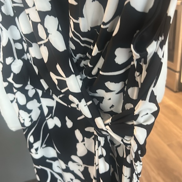 Anne Klein Black White Floral Sleeveless Surplice Wrap Midi Cocktail Dress Sz. M - Picture 10 of 17